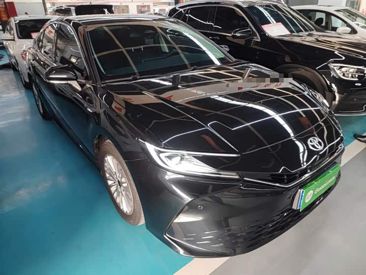 Фото 4 - Toyota Camry