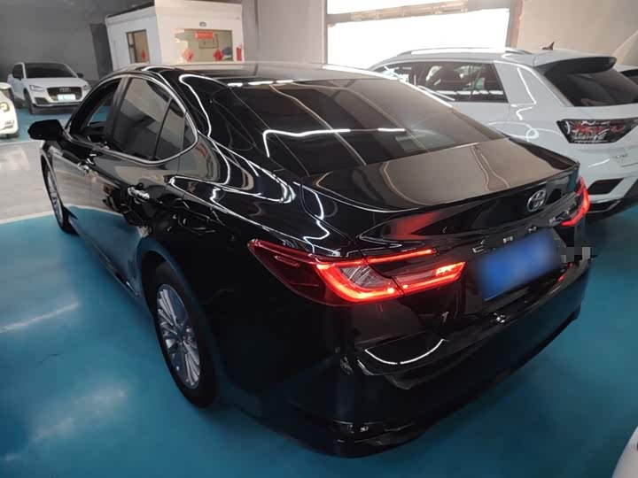 Фото 5 - Toyota Camry