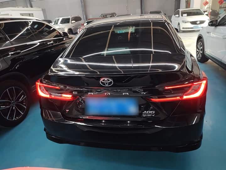 Фото 6 - Toyota Camry