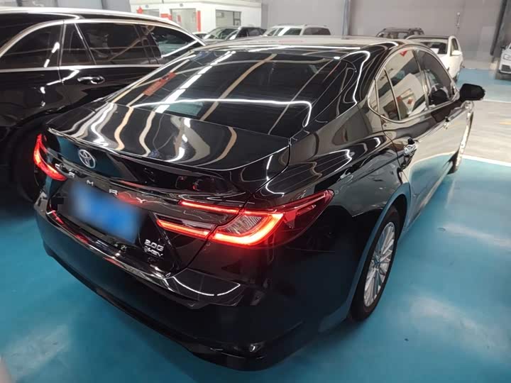 Фото 7 - Toyota Camry