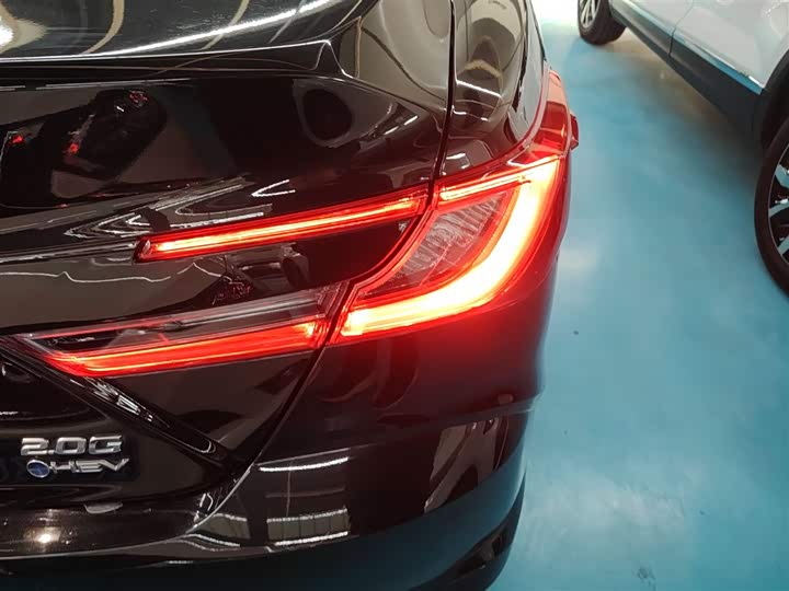 Фото 8 - Toyota Camry