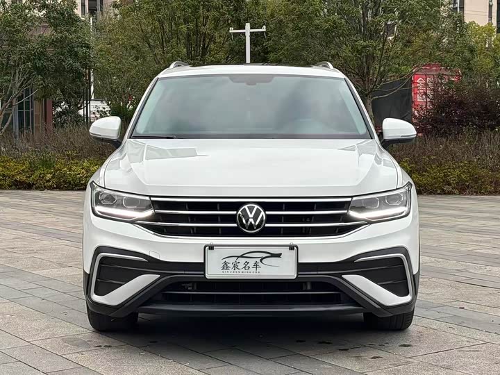 Фото 1 - Volkswagen Tiguan L Pro