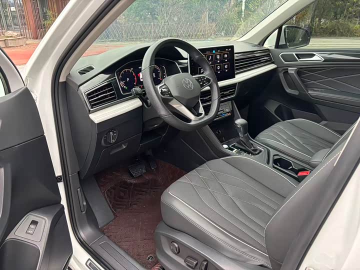 Фото 4 - Volkswagen Tiguan L Pro