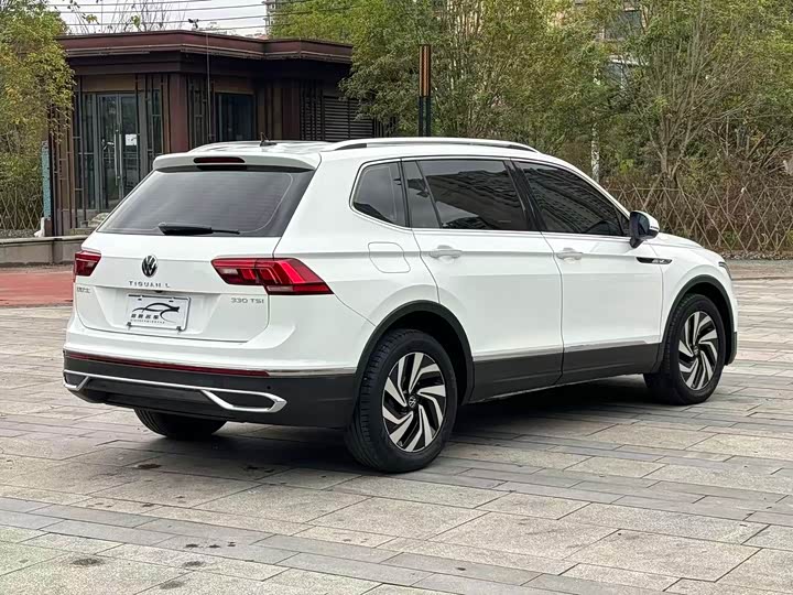 Фото 8 - Volkswagen Tiguan L Pro