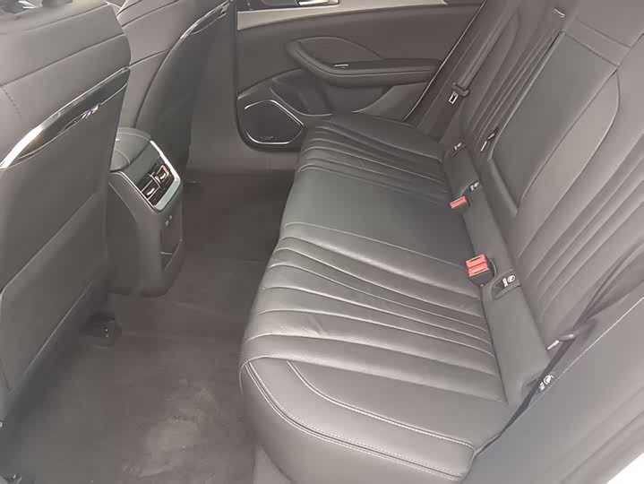 Фото 8 - Hongqi H5