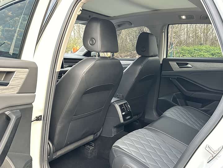 Фото 8 - Volkswagen Sagitar L