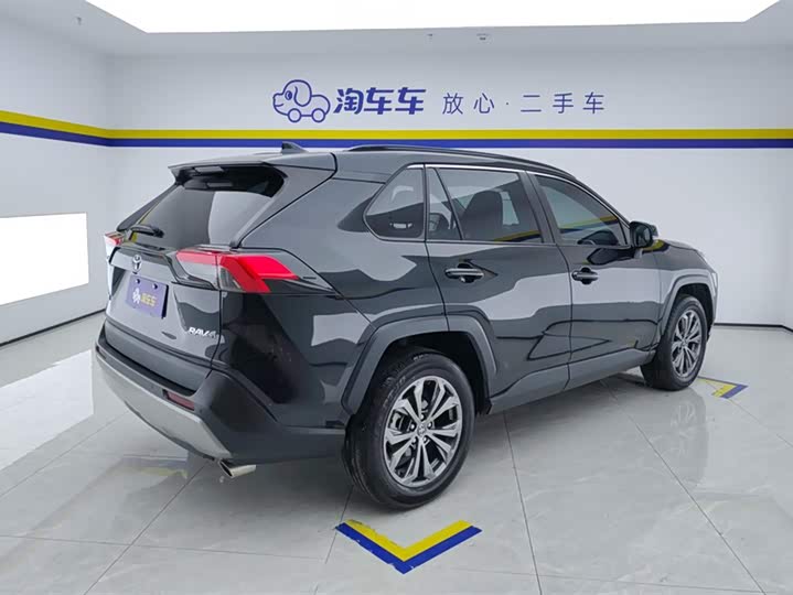 Фото 3 - Toyota RAV4