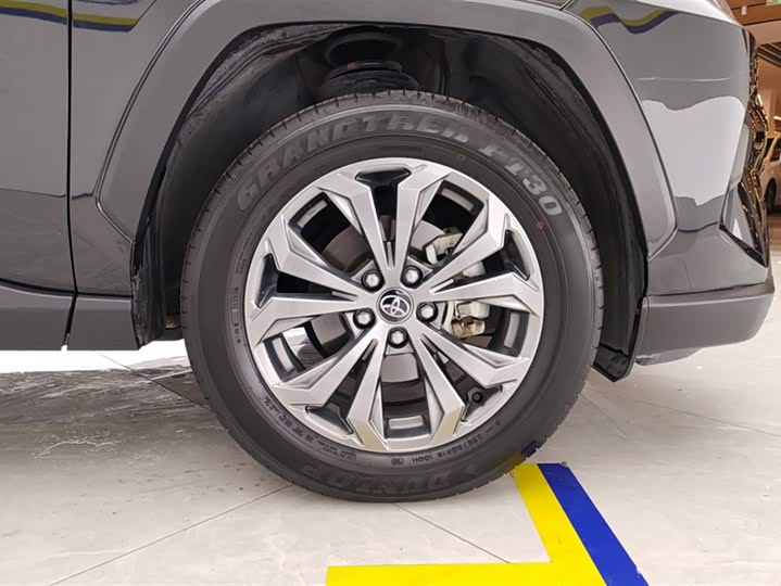 Фото 6 - Toyota RAV4