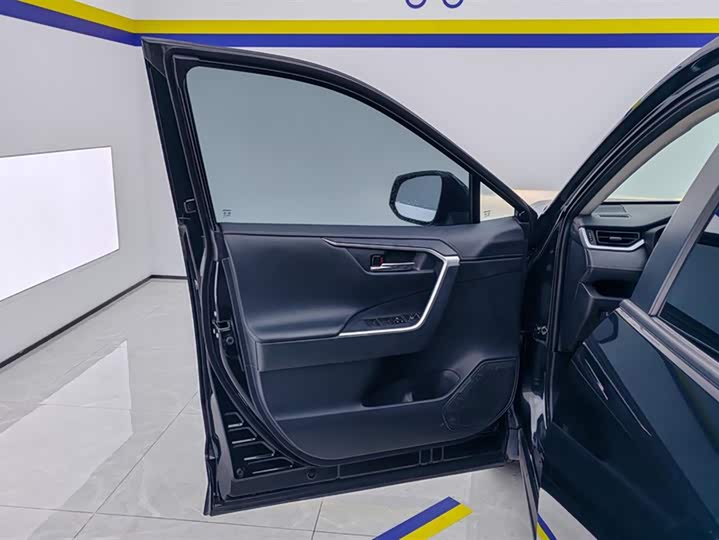 Фото 7 - Toyota RAV4