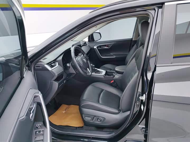 Фото 9 - Toyota RAV4