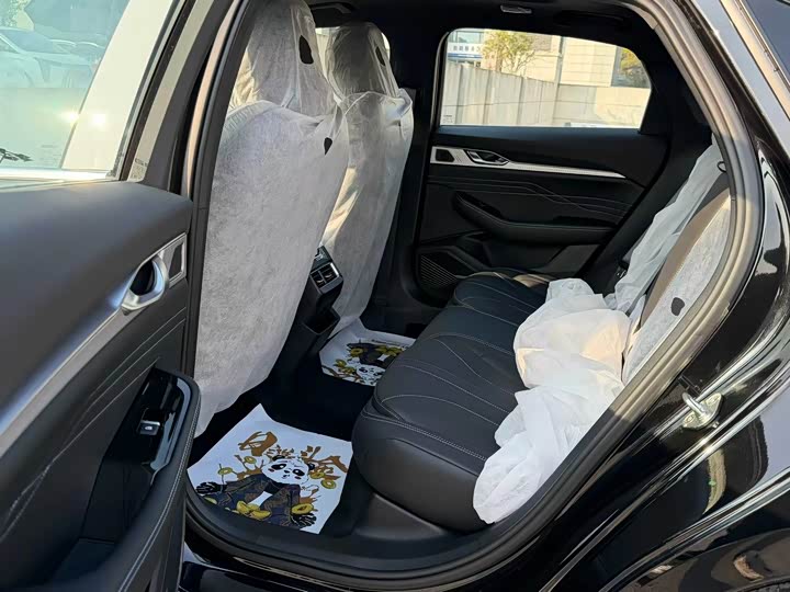 Photo 7 - Geely Preface