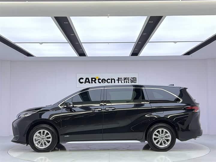 Фото 2 - Toyota Granvia