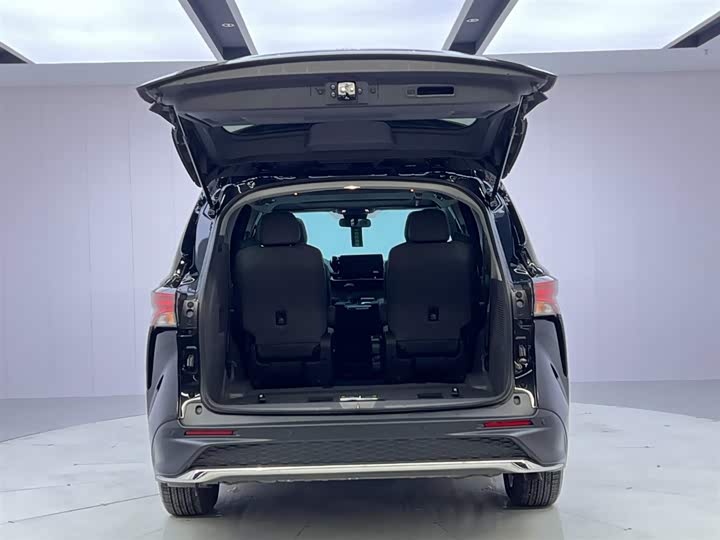 Фото 9 - Toyota Granvia