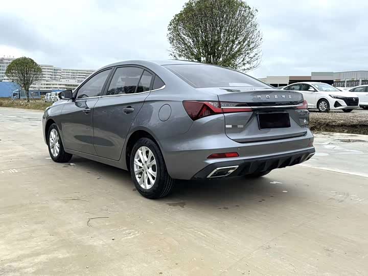 Фото 5 - Roewe i5