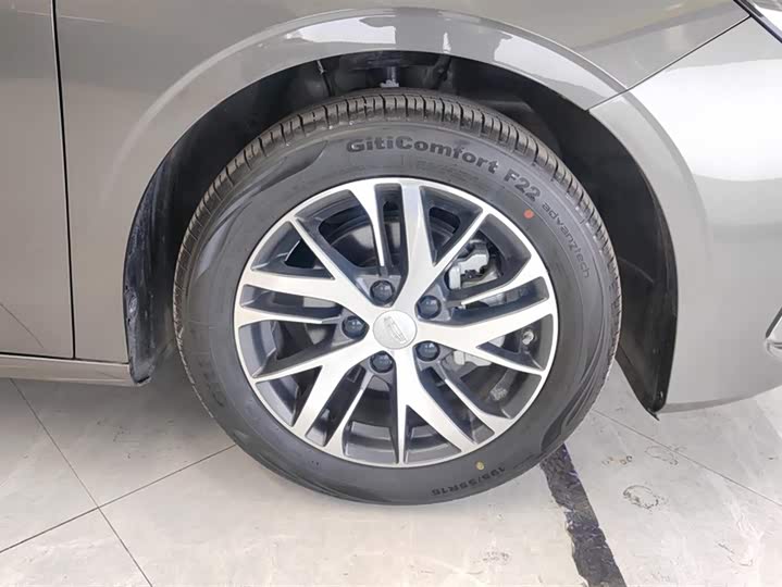 Фото 6 - Geely Emgrand