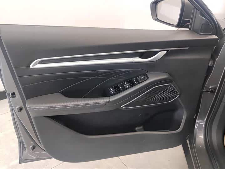 Фото 7 - Geely Emgrand