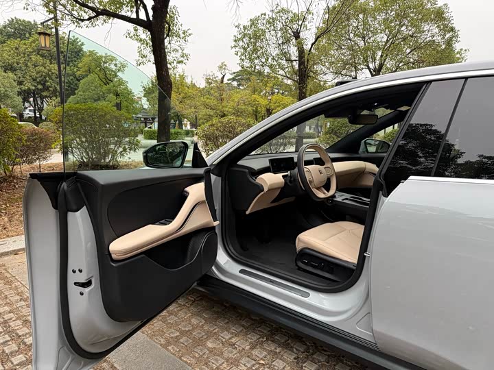 Фото 7 - Nio ET5T