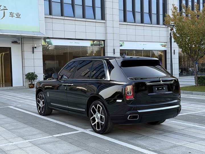 Фото 6 - Rolls-Royce Cullinan
