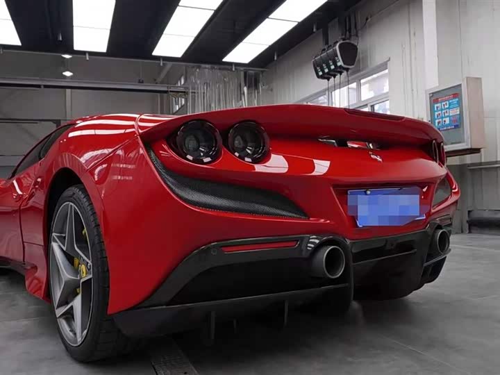 Фото 3 - Ferrari F8