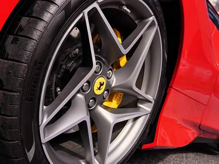 Фото 4 - Ferrari F8