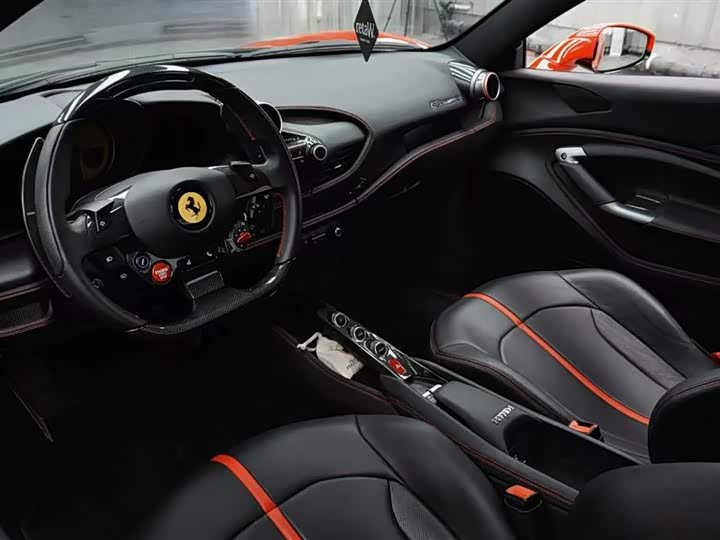 Фото 9 - Ferrari F8