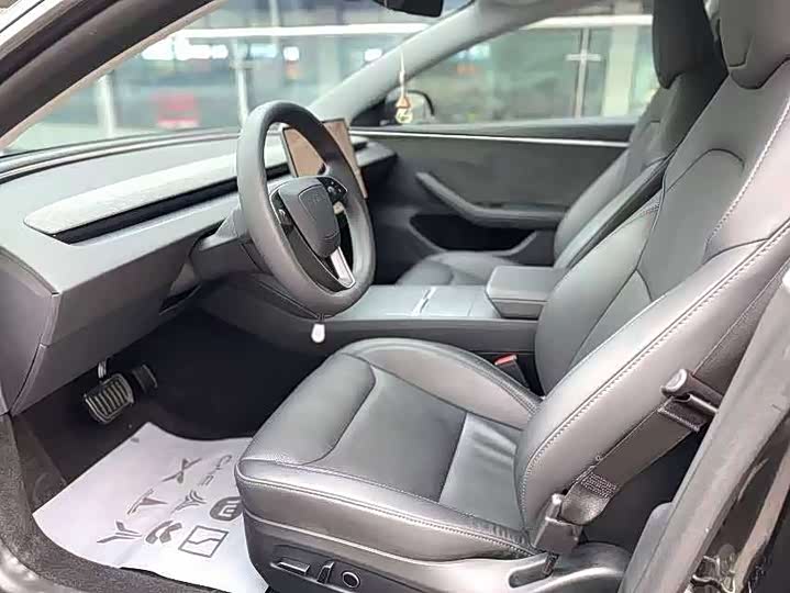 Фото 4 - Tesla Model 3