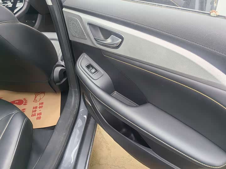 Фото 8 - Roewe i6 Max EV