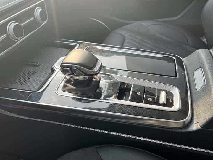 Фото 6 - Hongqi HS5