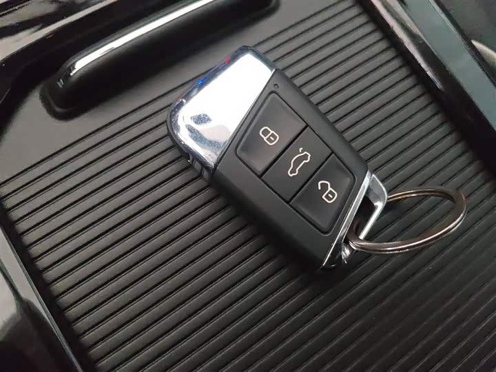 Фото 9 - Volkswagen Passat