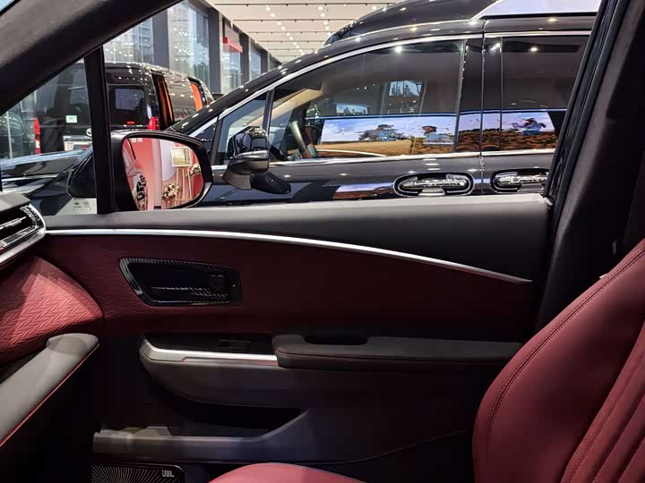 Фото 7 - Toyota Sienna