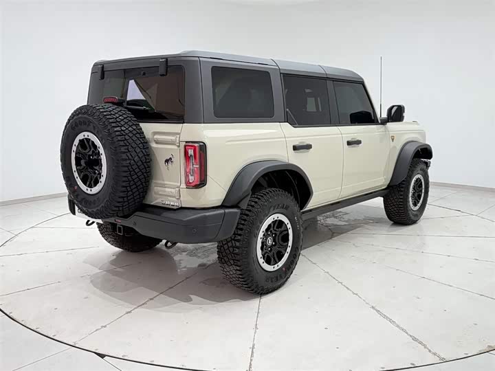 Фото 8 - Ford Bronco