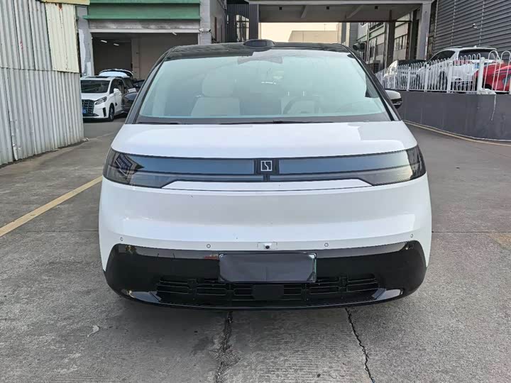 Фото 2 - Zeekr Mix