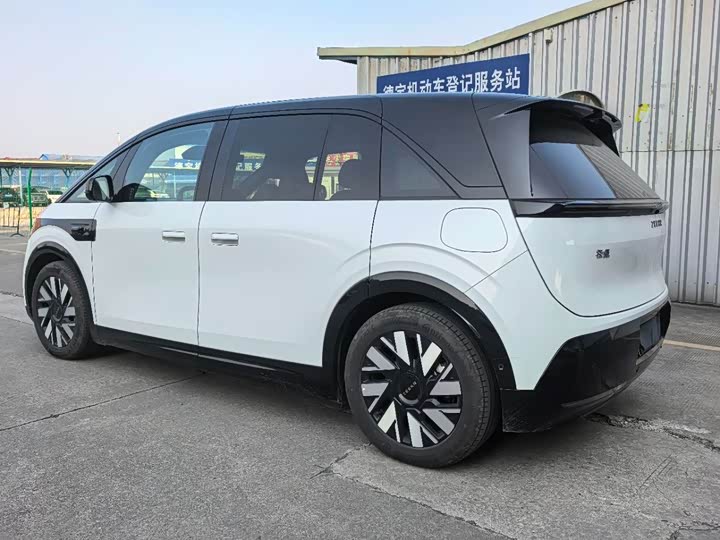 Фото 7 - Zeekr Mix