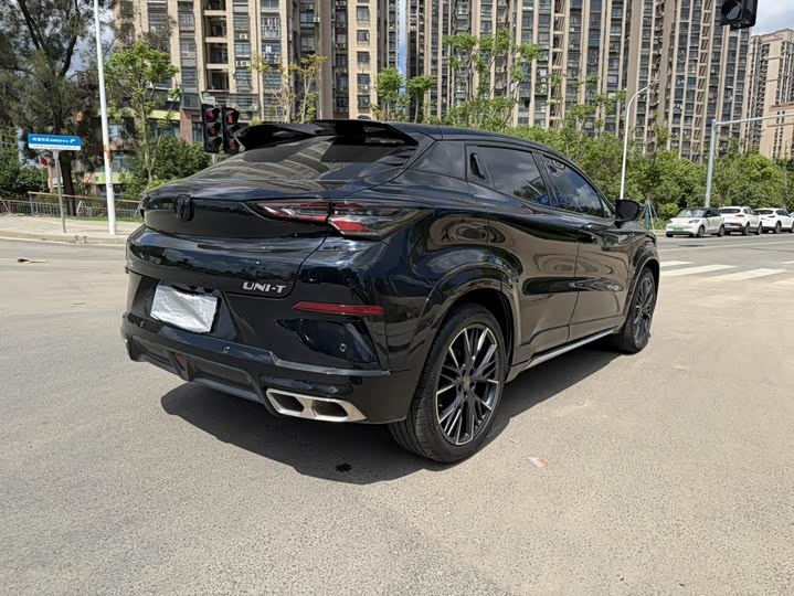 Фото 9 - Changan UNI-T