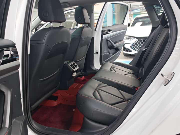 Фото 8 - Volkswagen Lavida