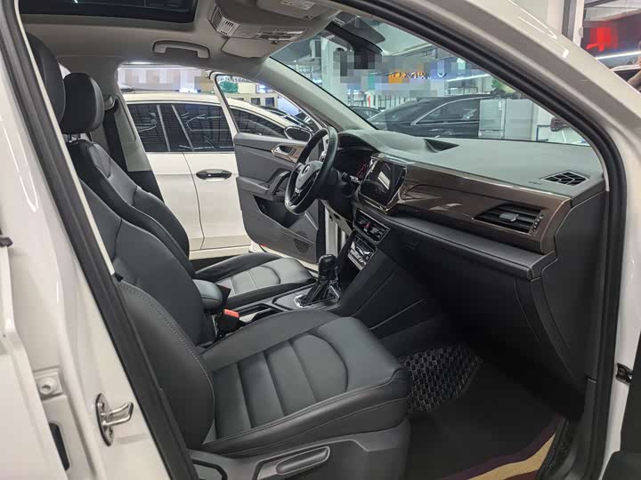 Фото 9 - Volkswagen Tharu