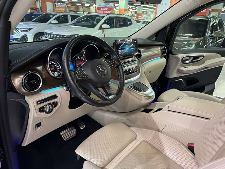 Фото 8 - Mercedes-Benz V-Class