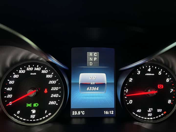 Фото 9 - Mercedes-Benz V-Class