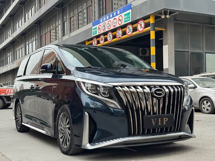 Фото 2 - GAC Trumpchi M8