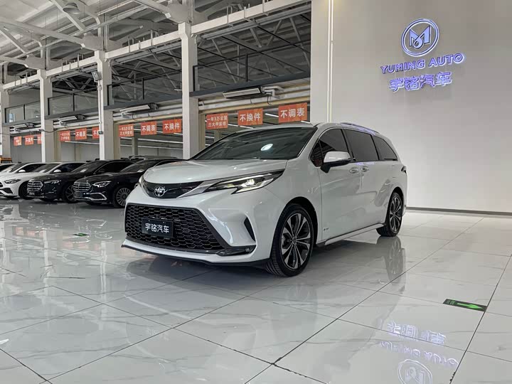 Фото 1 - Toyota Granvia