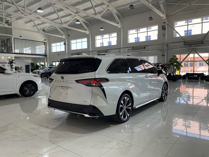 Фото 5 - Toyota Granvia