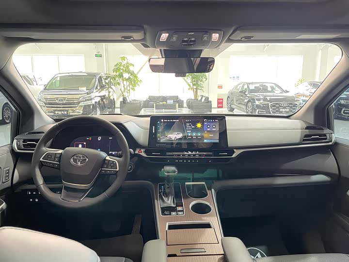 Фото 7 - Toyota Granvia