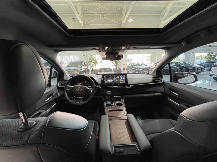 Фото 8 - Toyota Granvia