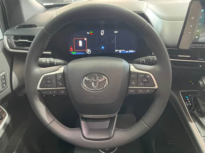 Фото 9 - Toyota Granvia