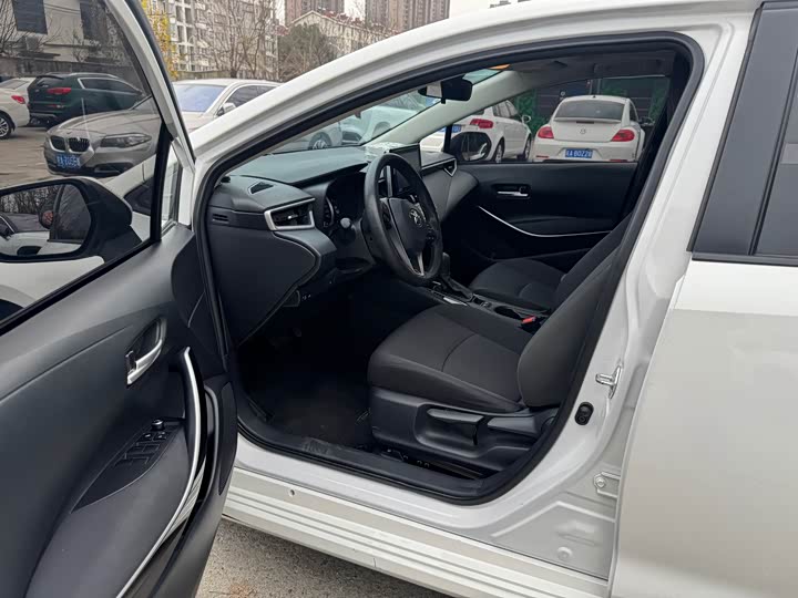 Фото 4 - Toyota Corolla