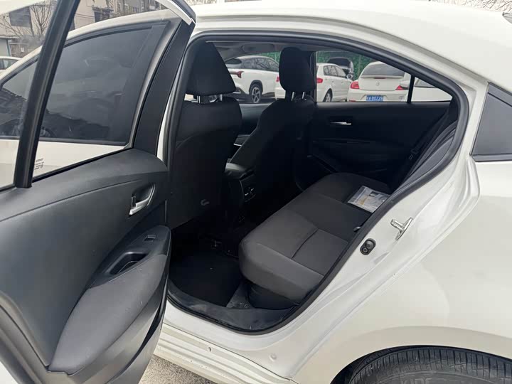 Фото 5 - Toyota Corolla