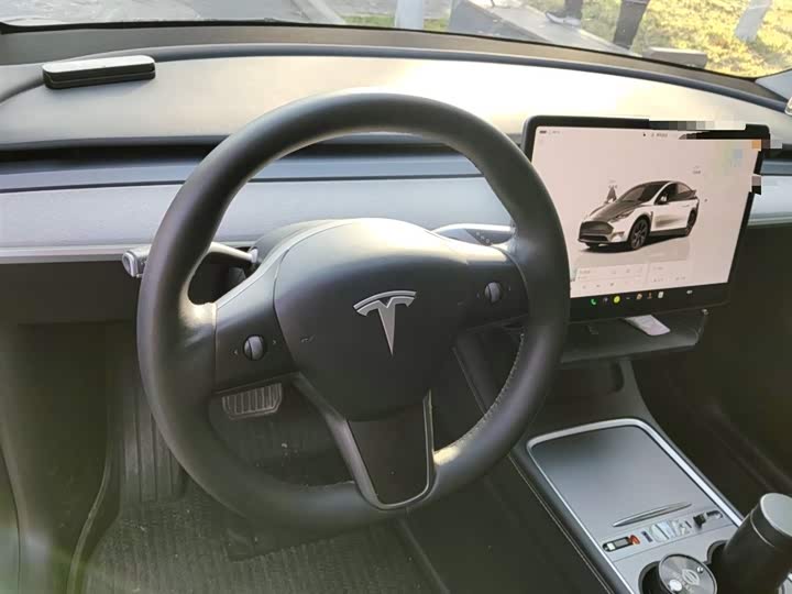 Фото 3 - Tesla Model Y