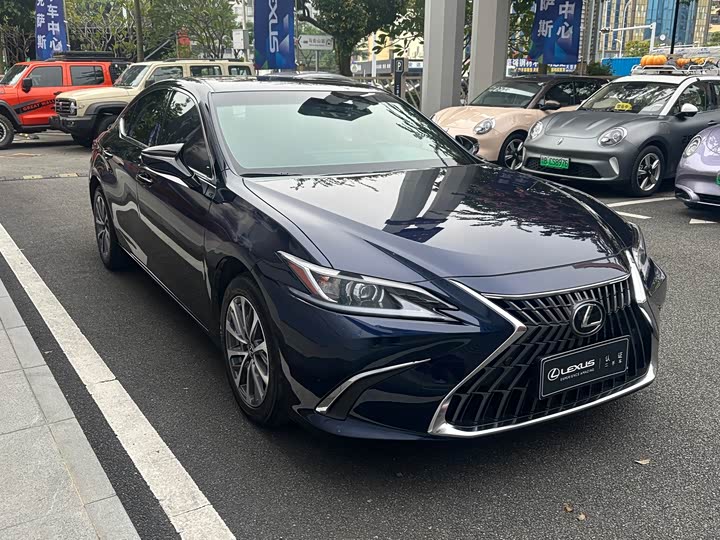 Фото 3 - Lexus ES