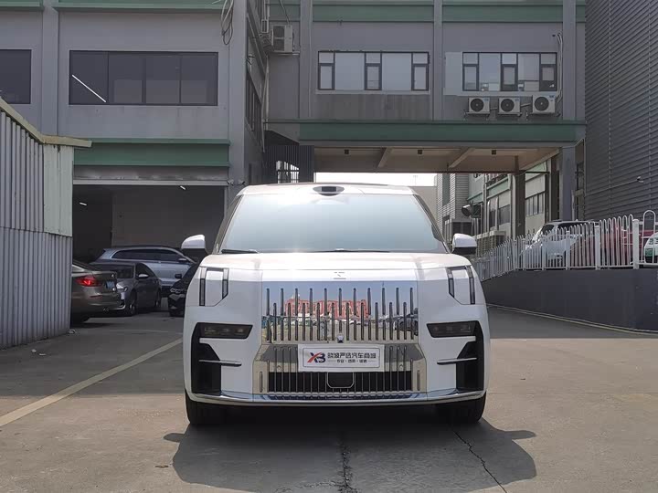 Фото 2 - Zeekr 009