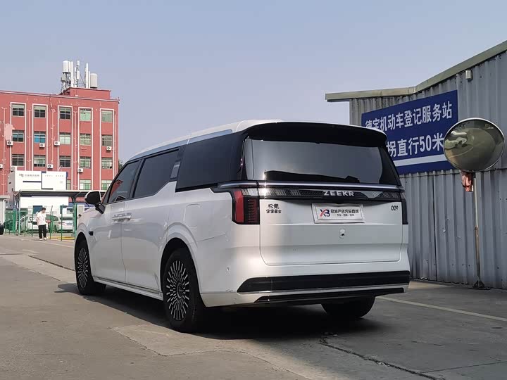 Фото 6 - Zeekr 009